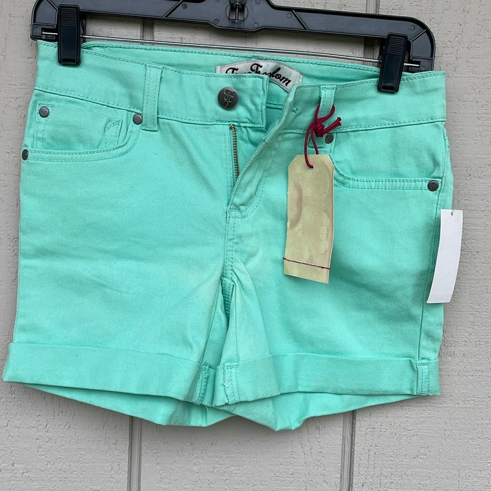 True Freedom Teal Green Juniors Denim Shorts Size 3 NWT